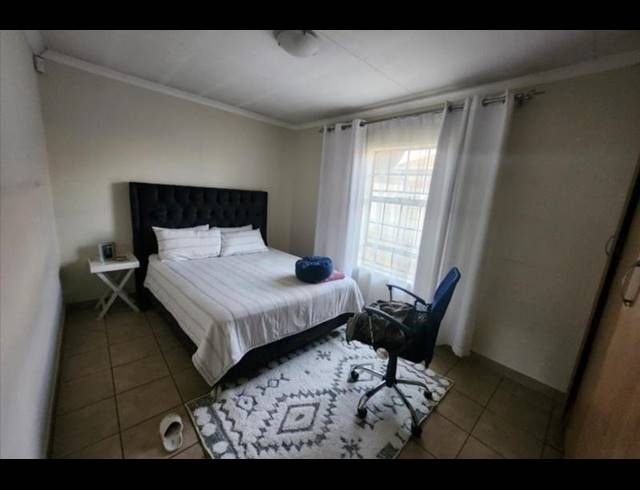 2 BEDROOM TOWNHOUSE FOR SALE IN THATCH HILL ESTATE